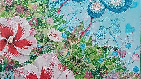 Schmetterlingsblumen - Bild mit gemalten Blumen und gehäkelten Schmetterling